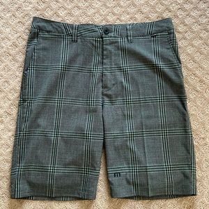 Travis Mathew Mens Size 36 Shorts